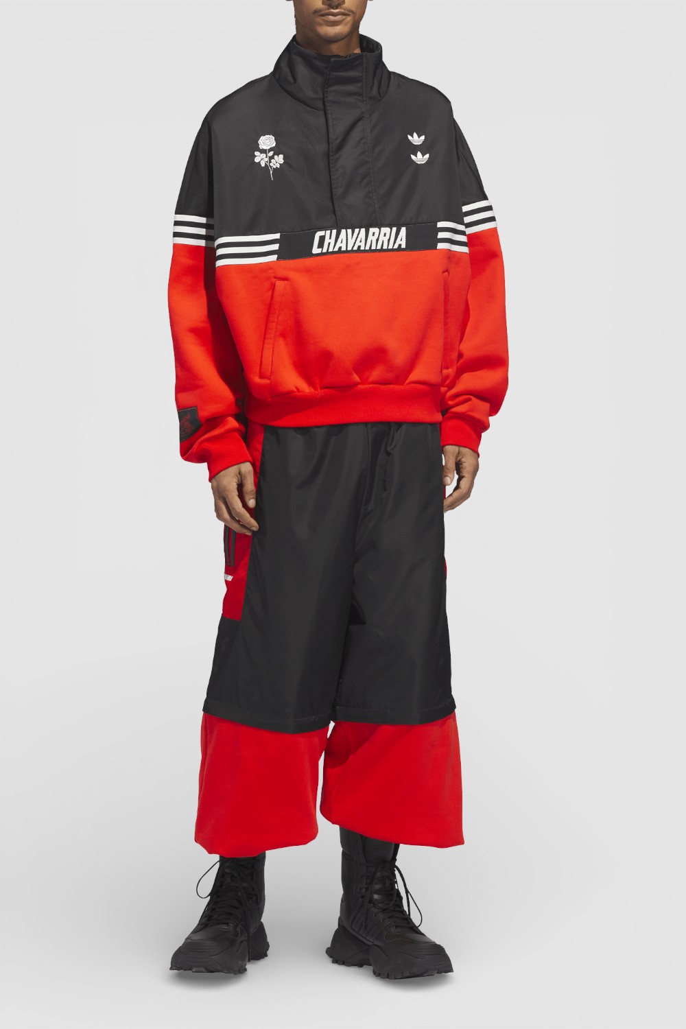 תמונת כל הלוק של מכנסי ג'וגר אדידס X וילי צ'אווריה